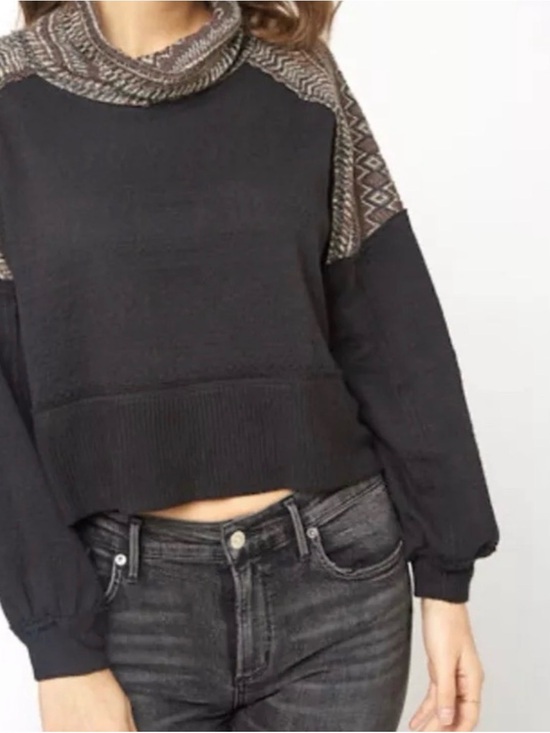 We The Free Sweaters - Free People "At the lodge" turtle neck size small .